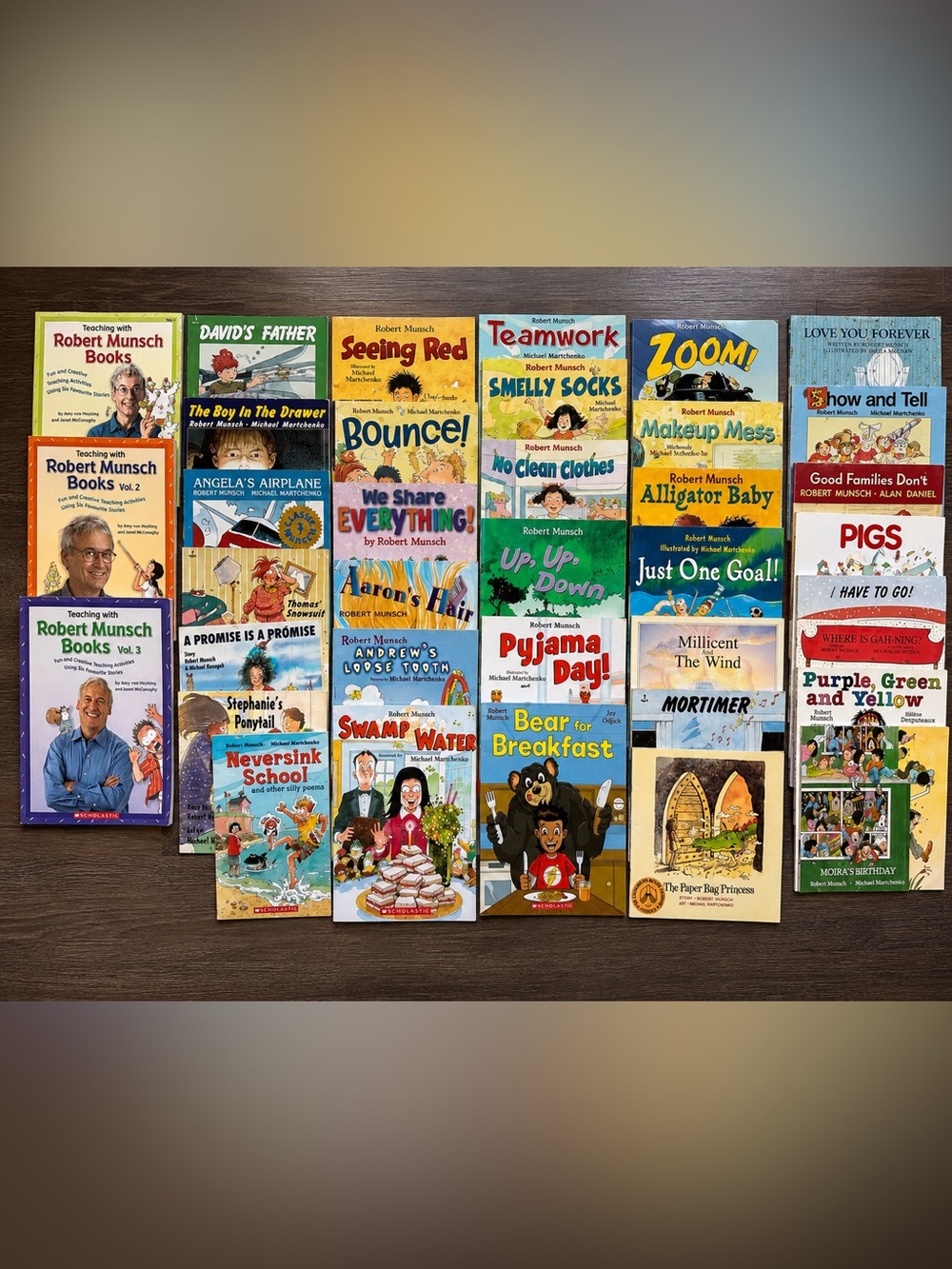 Robert Munsch Book Lot + 3 Teaching Resource Guides | 37 Books | No Duplicates